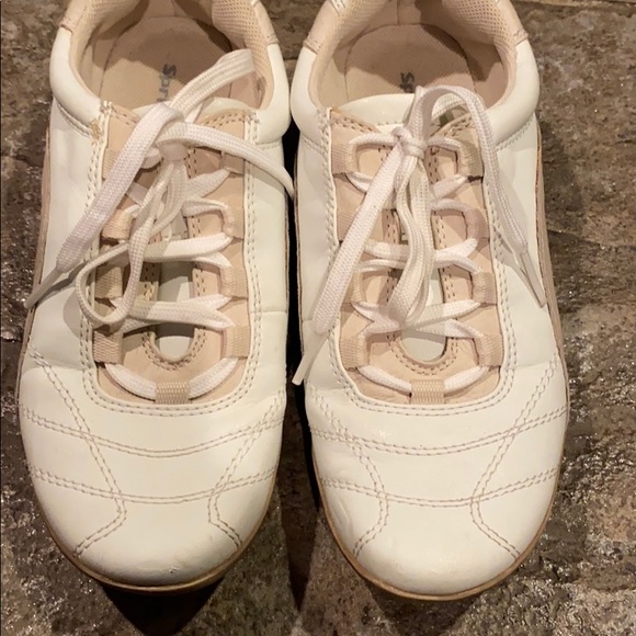 EUC Spring Tan/White Sneakers from Montreal - Picture 5 of 6